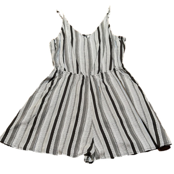 H&M DIVIDED Black & White Print Romper Size 8 - Picture 1 of 7